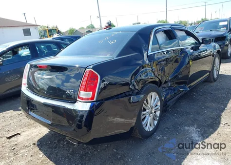 2013 Chrysler 300 Motown z USA, uszkodzony, nr VIN 2C3CCARG0DH559984